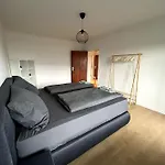 Loot Large /stadtrand /parkplatz *